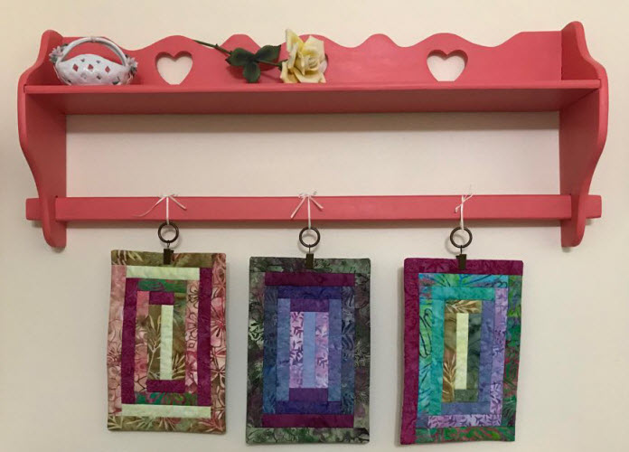 mug rug display